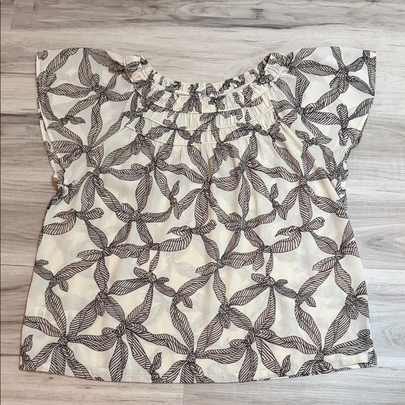 LOFT Tops - LOFT Black and White Short sleeve Patterned Blouse size Large
